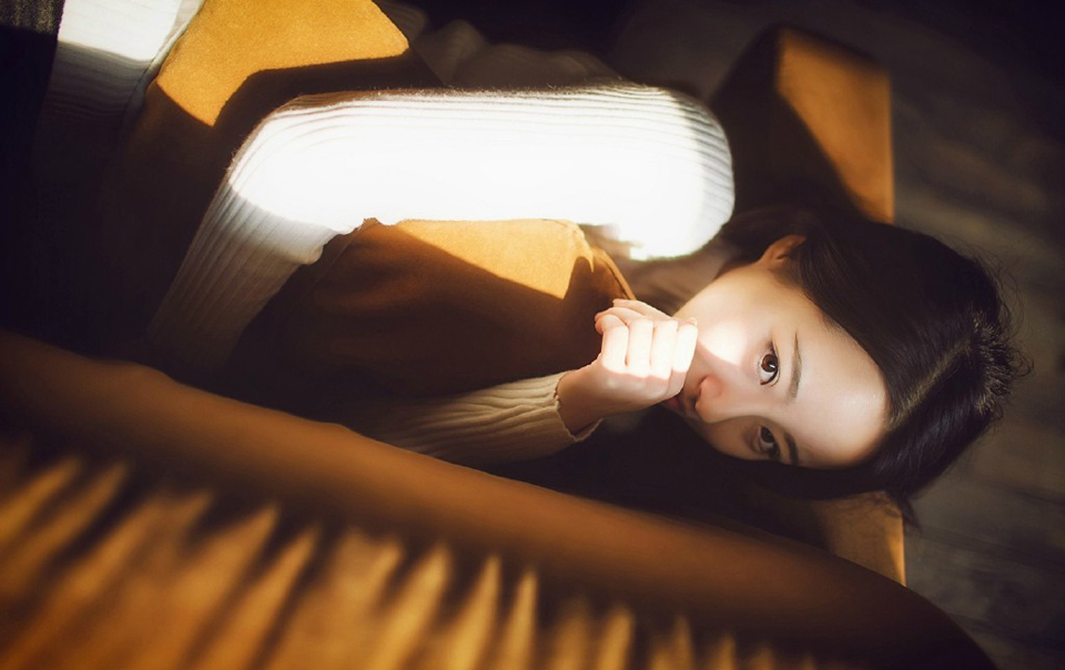 “结阵！”陈到眼见对方悍然动手，只能无奈的迎战，只是陆地上训练有素的军队，此刻在水中，面对敌军的冲击却显得有些混乱不堪，甚至在对方的猛冲撞过来之前，连一个简单的阵型都无法完成。